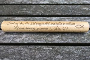 Holz-Staffelstab mit Gravur-Beispiel